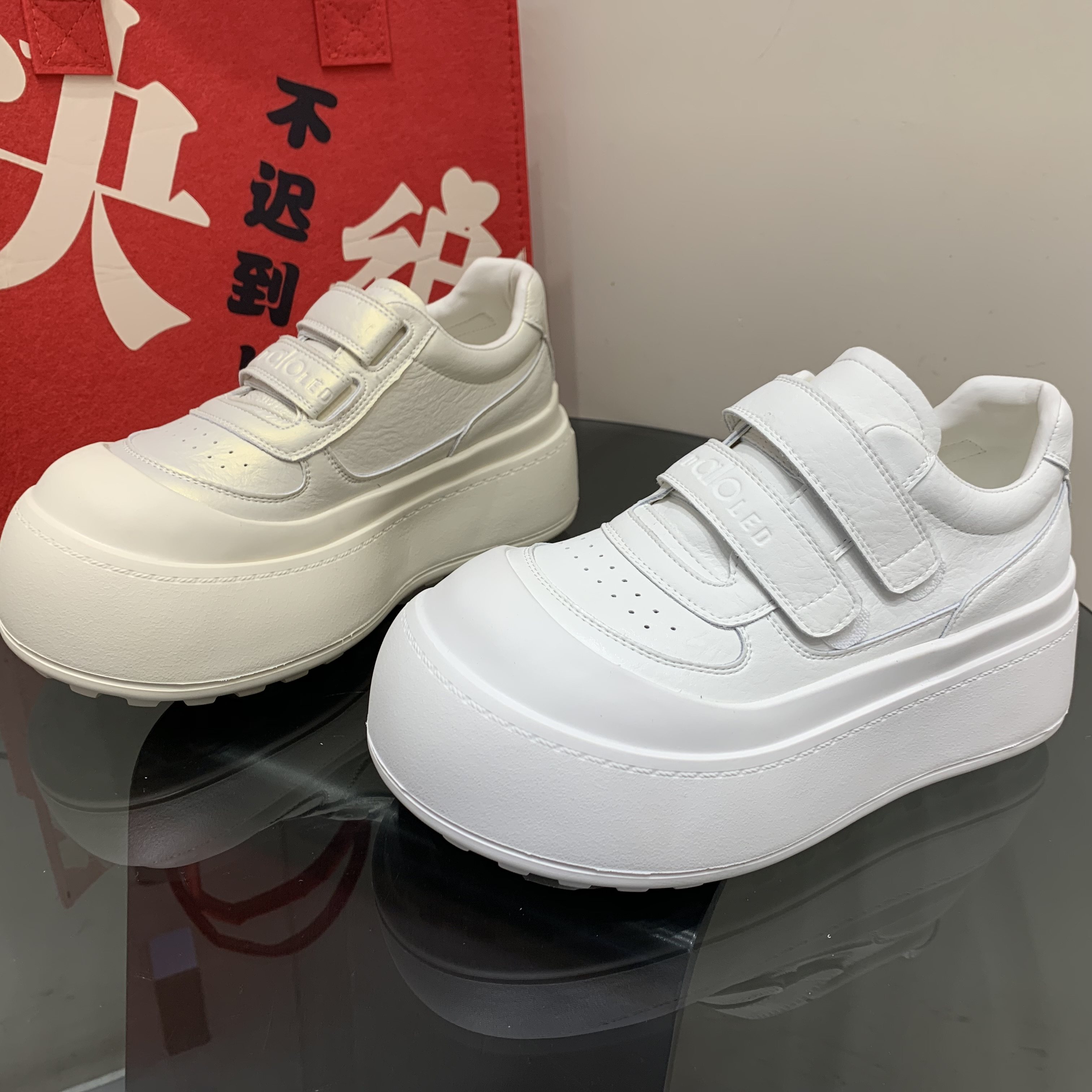 真皮厚底魔术贴丑萌鞋女2026春季新款圆头增高运动鞋时尚面包鞋