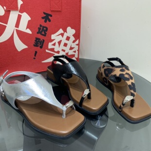 法式复古套趾罗马凉鞋女2026夏季低跟一字带休闲外穿沙滩人字拖