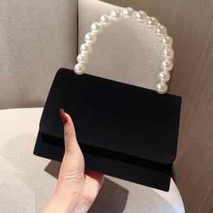 新款 复古丝绒珍珠手提包高级感名媛晚宴手拿包旗袍派对小方包斜跨