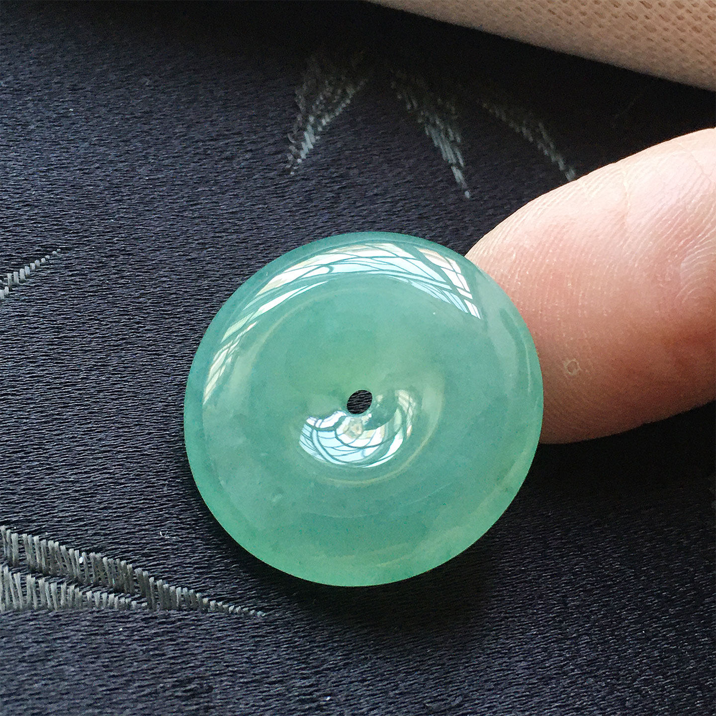 缅甸翡翠冰种浅绿色平安扣吊坠女款老种a货冰透润玉怀古玉扣挂件