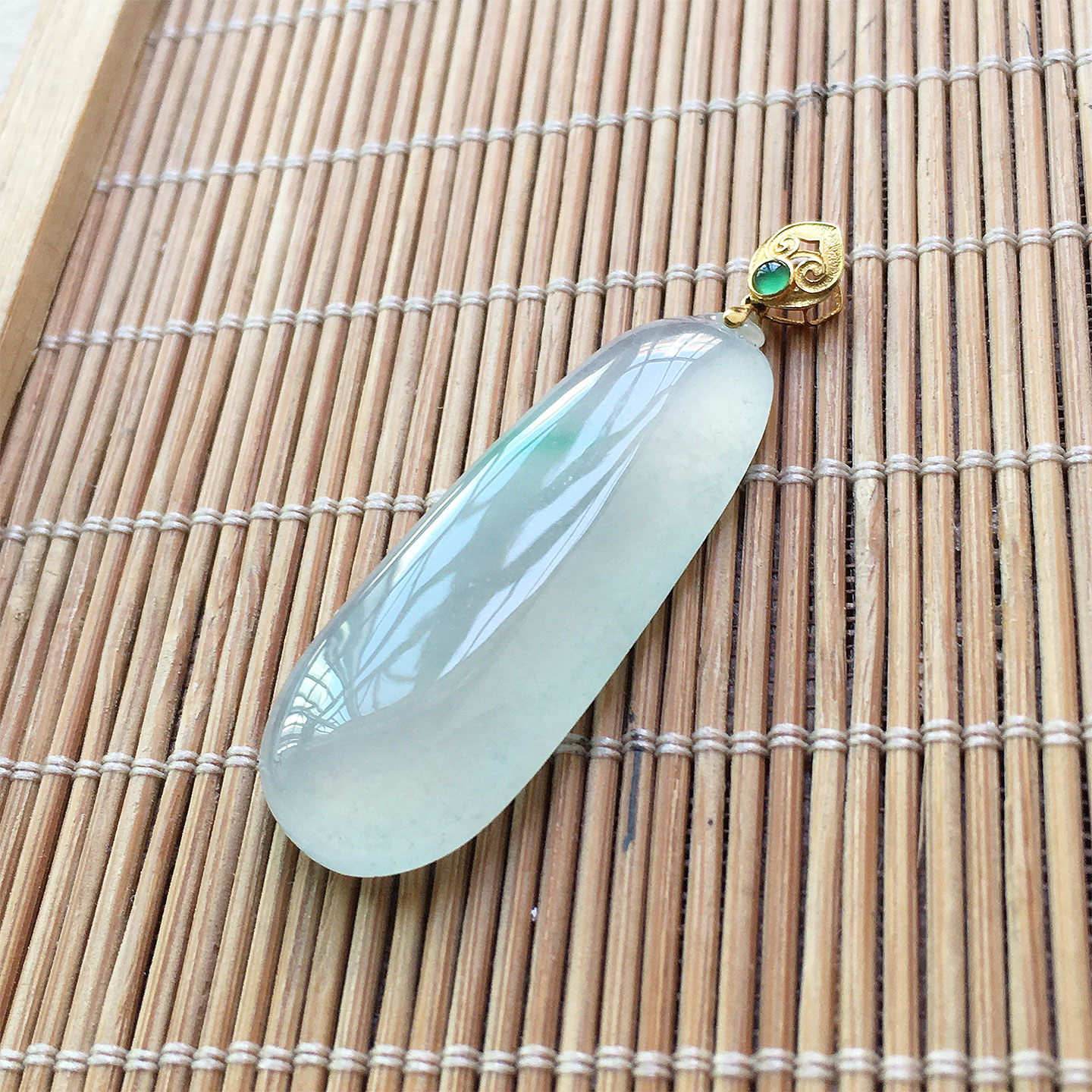 缅甸翡翠冰种纯净飘绿玉福瓜吊坠