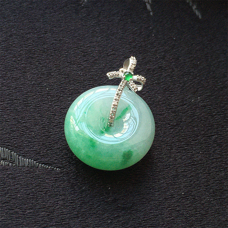 缅甸翡翠冰种飘阳绿色玉平安扣吊坠女款18K金老种a货冰绿厚扣小扣