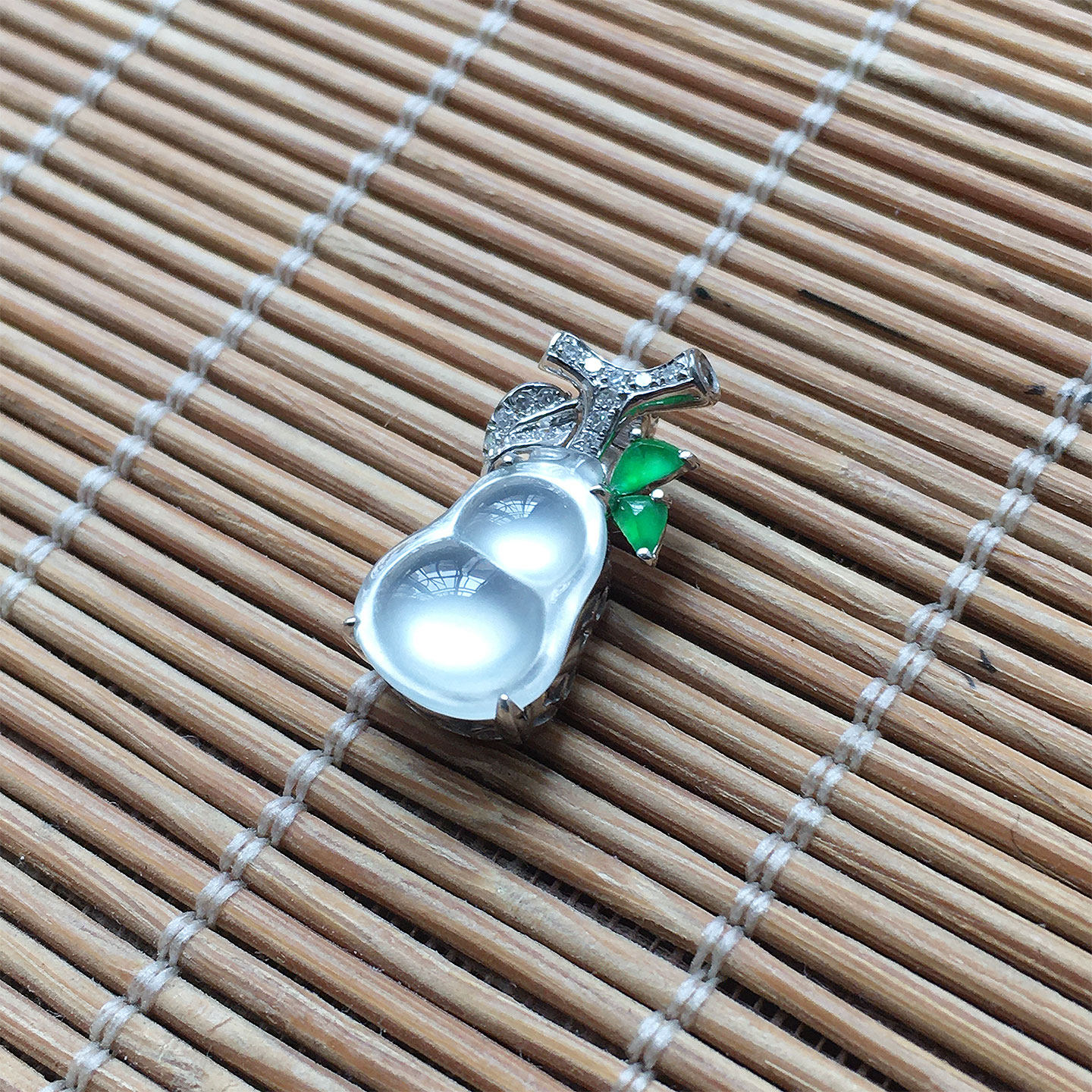 天然缅甸翡翠A货白冰起光葫芦吊坠18K金镶嵌高冰炸光翡翠葫芦挂件