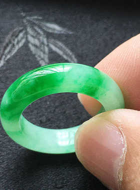 缅甸翡翠冰种翠绿色指环戒指18mm老种a货冰阳绿色戒圈17号高档戒