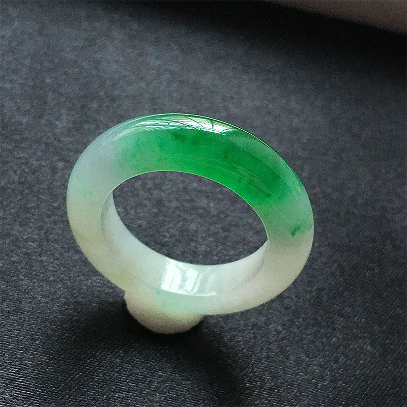 缅甸翡翠冰种阳绿色玉指环戒圈19mm老种a货冰绿玉戒阳绿20号圈戒