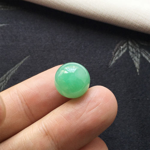 缅甸翡翠冰种翠绿色玉珠子