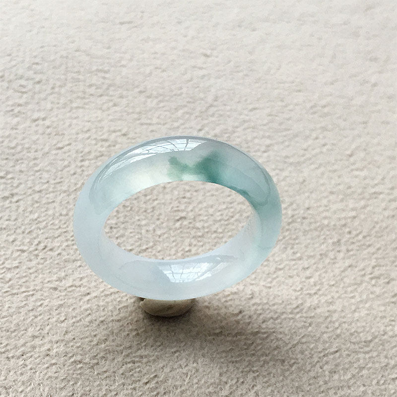 缅甸翡翠冰种飘蓝花玉指环戒圈18mm老种a货冰透17号圈玉戒飘花