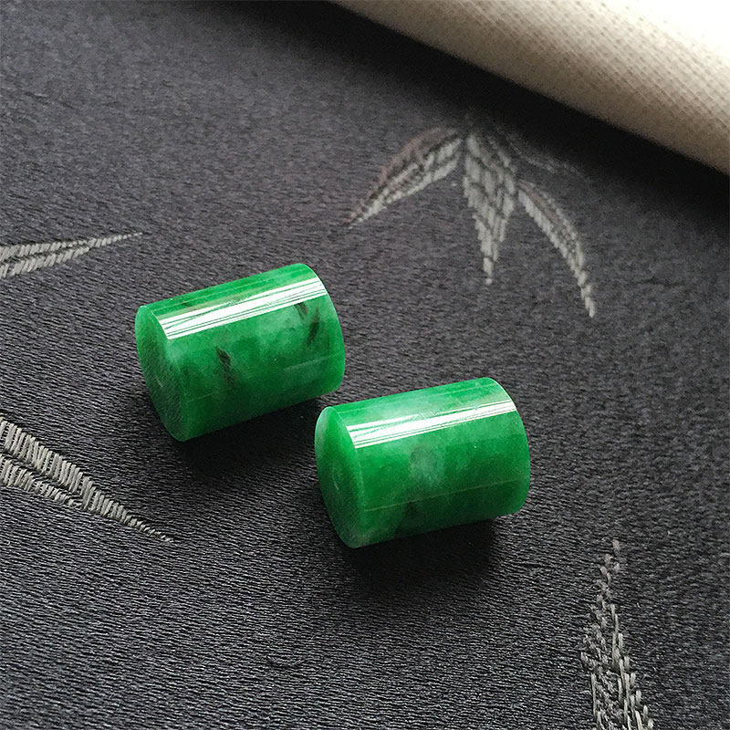 翡翠冰种满绿色玉珠子配珠桶珠