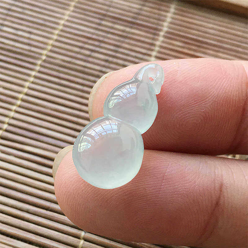 缅甸翡翠高冰种纯净立体玉葫芦吊坠女款老种a货冰透水润玉福禄寿