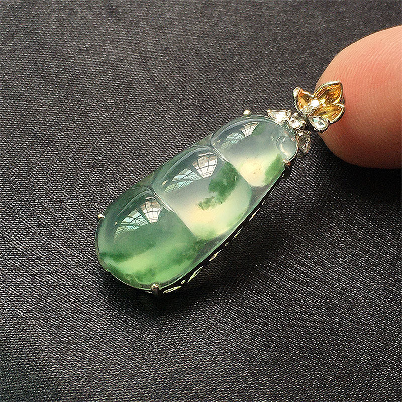 缅甸翡翠高冰种起光福豆吊坠老种a货冰绿花玉连中三元挂件18K金豆