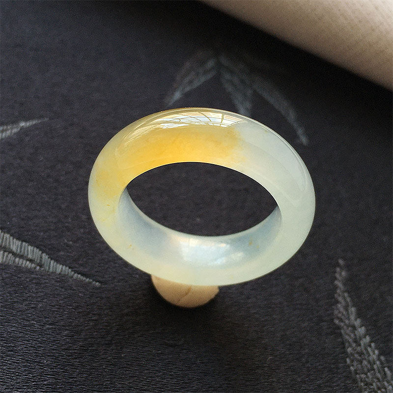 缅甸翡翠高冰种黄翡玉指环戒圈18mm老种a货冰黄17号圈戒宽版玉戒