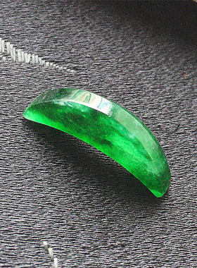 缅甸翡翠冰种翠绿色无事牌吊坠