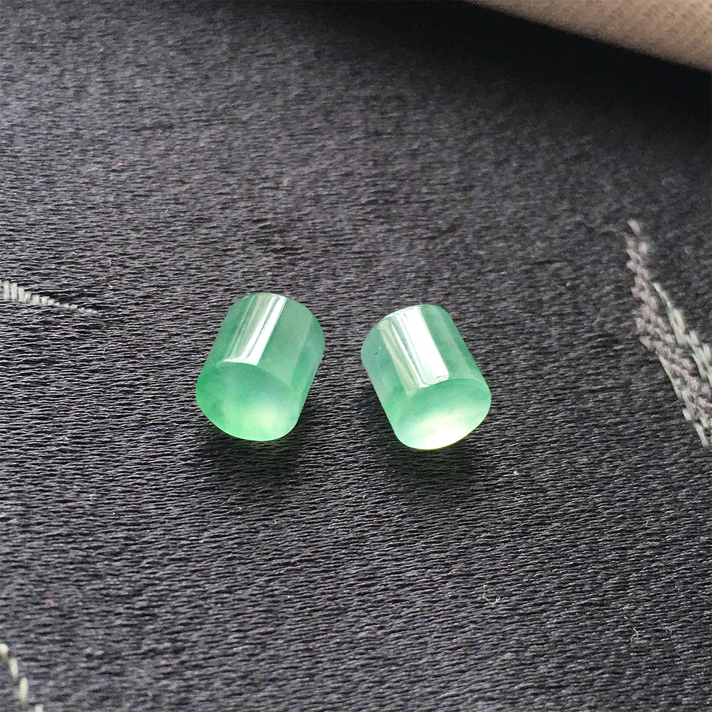 缅甸翡翠冰种翠绿色冰柱子对珠老种a货冰透浅绿玉配珠挂件可打孔