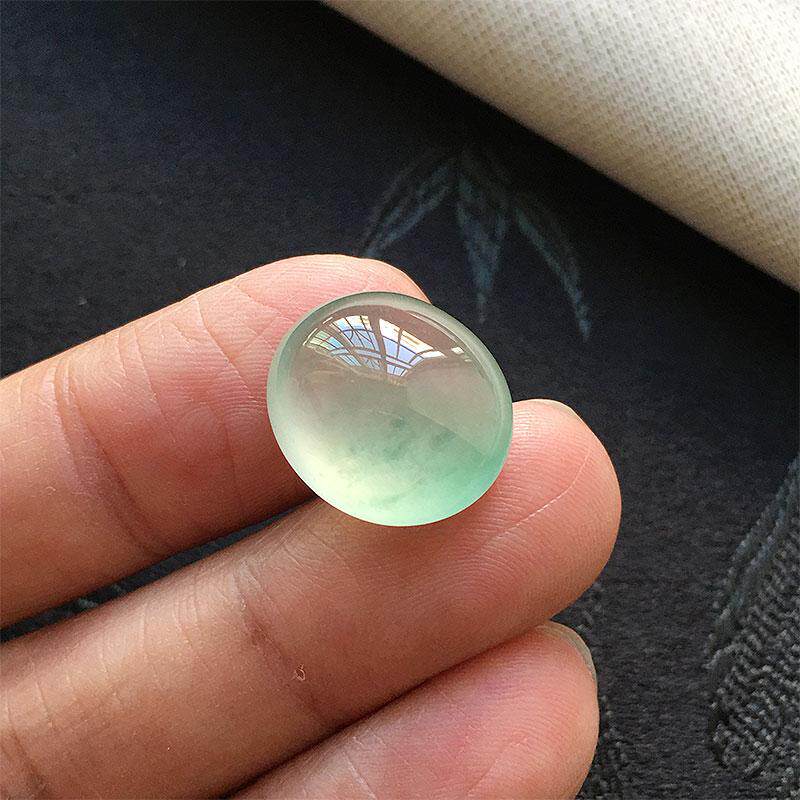 缅甸翡翠玻璃种飘翠绿色大蛋面裸石老种a货冰透起光镶嵌玉鸽子蛋