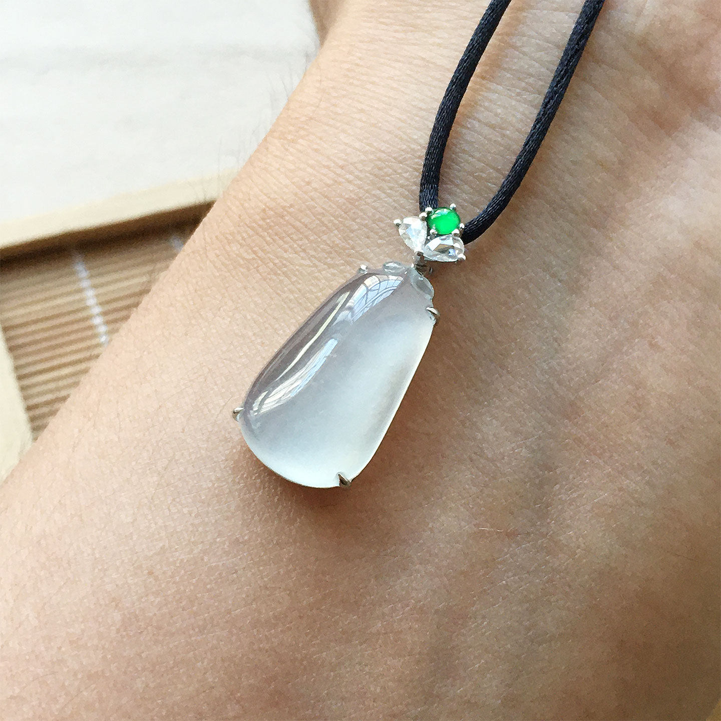 缅甸翡翠高冰种纯净起光福瓜吊坠老种a货冰透水润玉瓜18K金女款