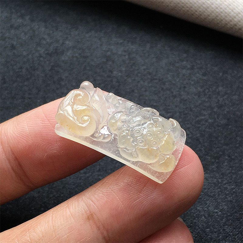冰透水润花开富贵手串精雕牡丹