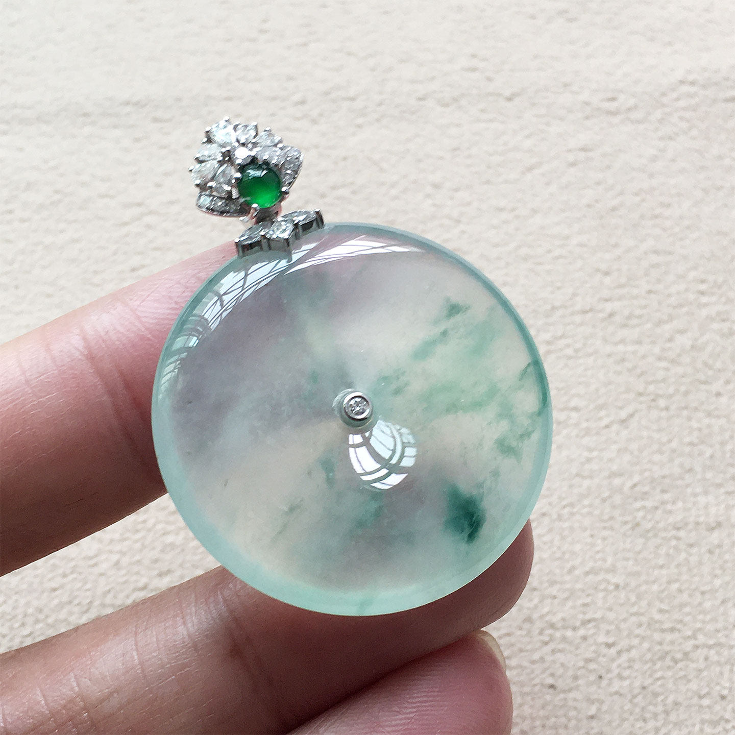 缅甸翡翠高冰种飘蓝花平安扣吊坠18K金老种a货冰透水润饱满厚玉扣