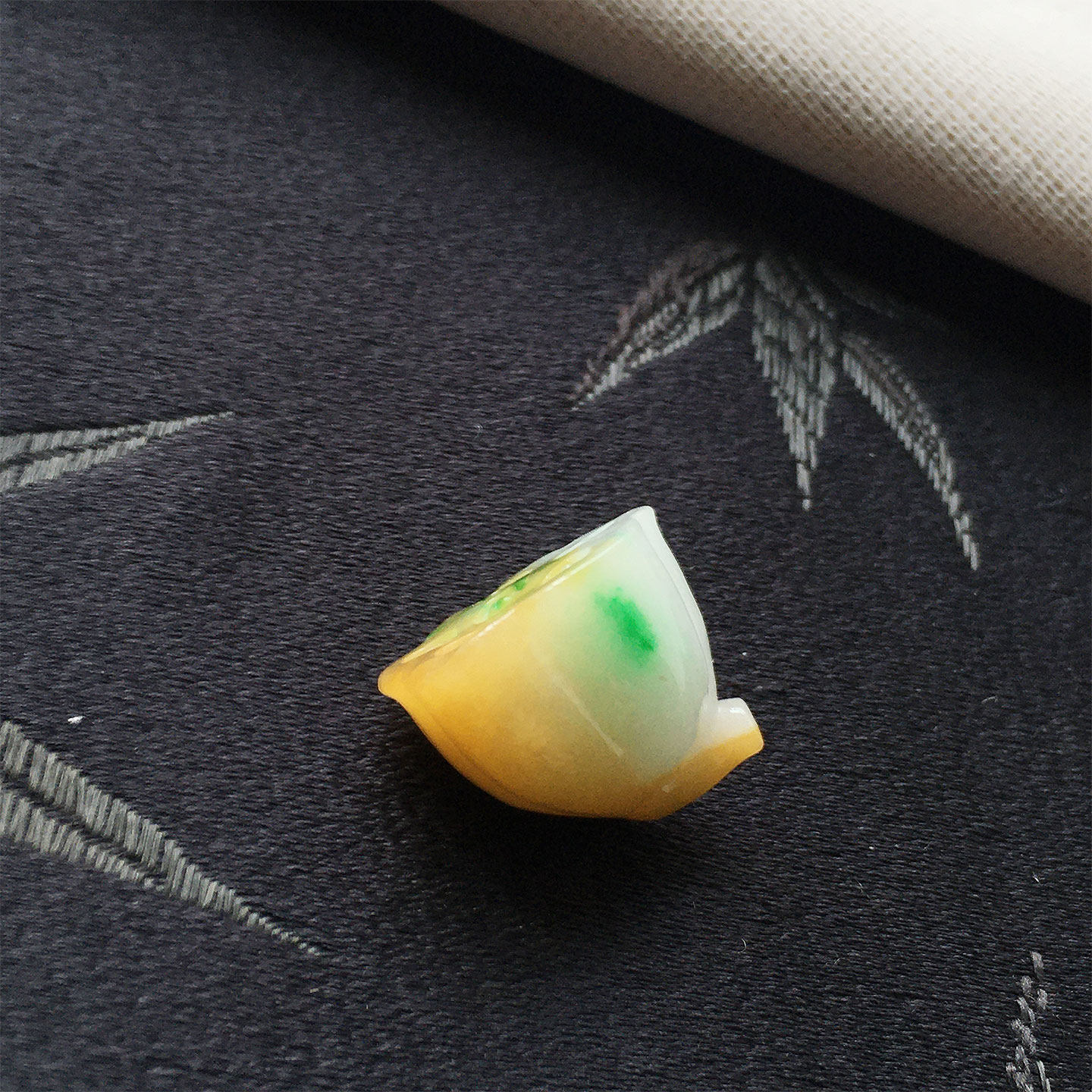 缅甸翡翠冰种三彩特色莲蓬吊坠裸石老种a货冰透有黄有绿一品青莲