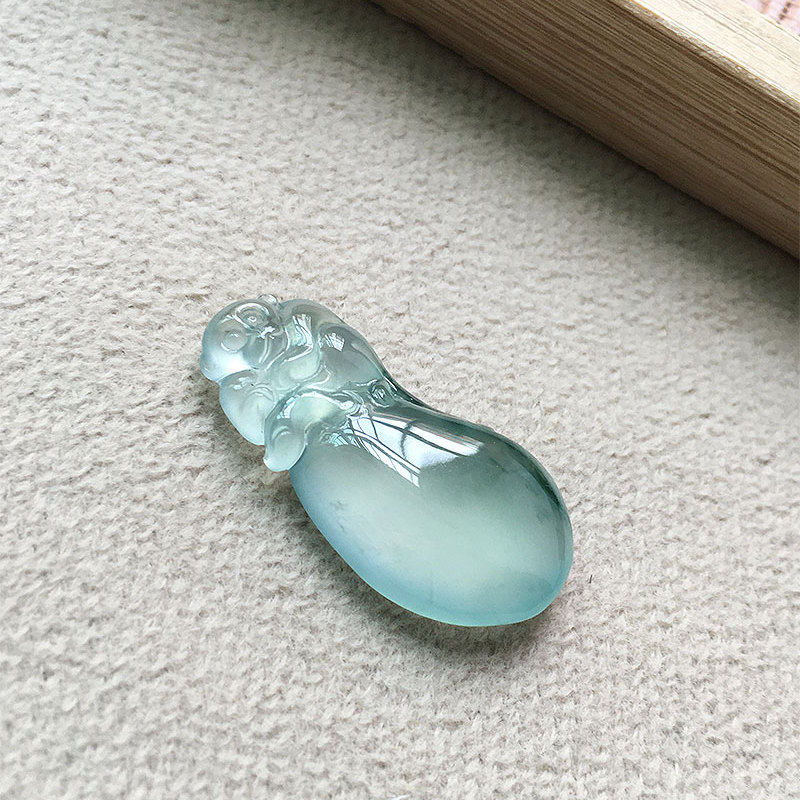 缅甸翡翠高冰种飘绿花特色生肖猴子吊坠老种a货冰透水润玉属相猴