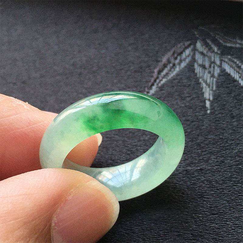 缅甸翡翠冰种阳绿色玉指环戒圈13号圈老种a货冰飘绿色戒16.5mm
