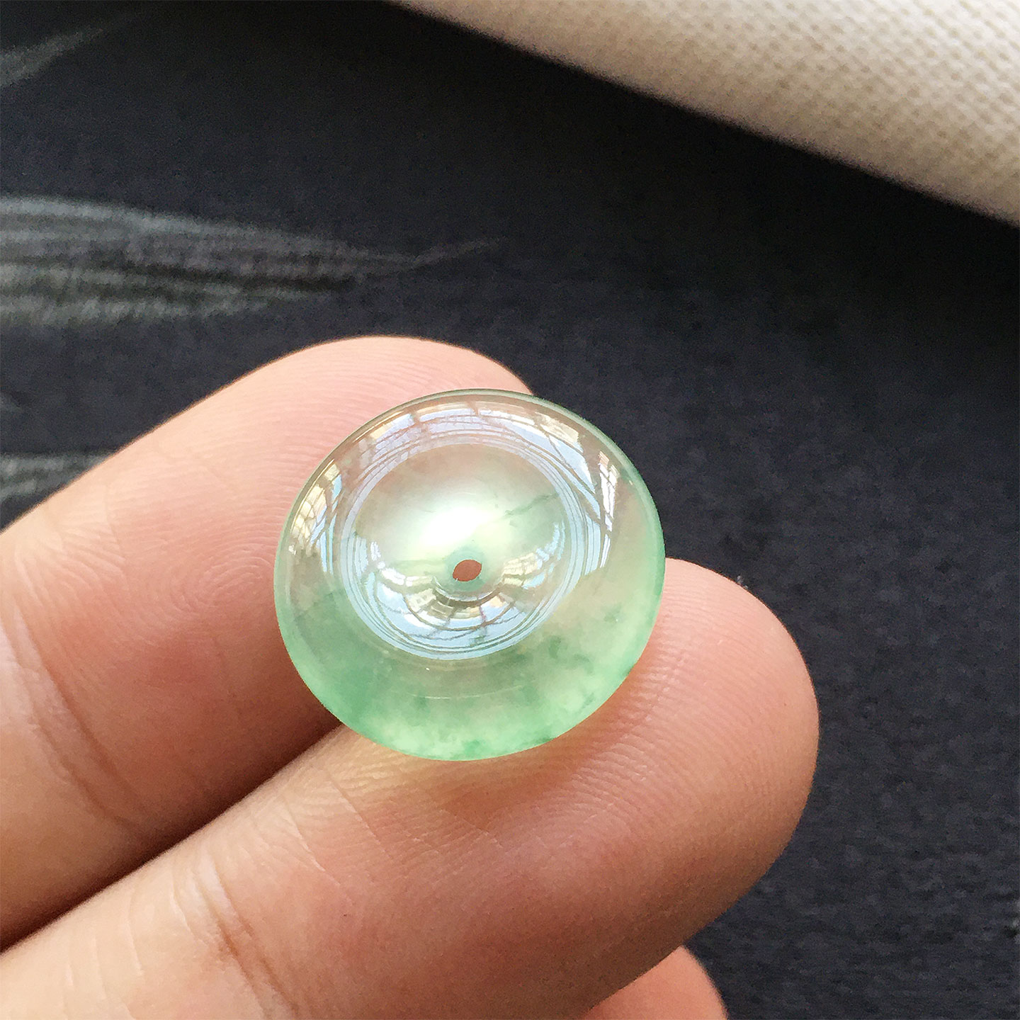 翡翠高冰种翠绿色玉平安扣女款
