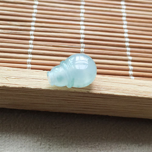 翡翠冰种飘蓝花玉葫芦三通吊坠