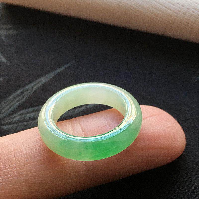 缅甸翡翠冰种阳绿色玉指环戒圈15.5mm老种a货冰绿戒11号圈女尾戒