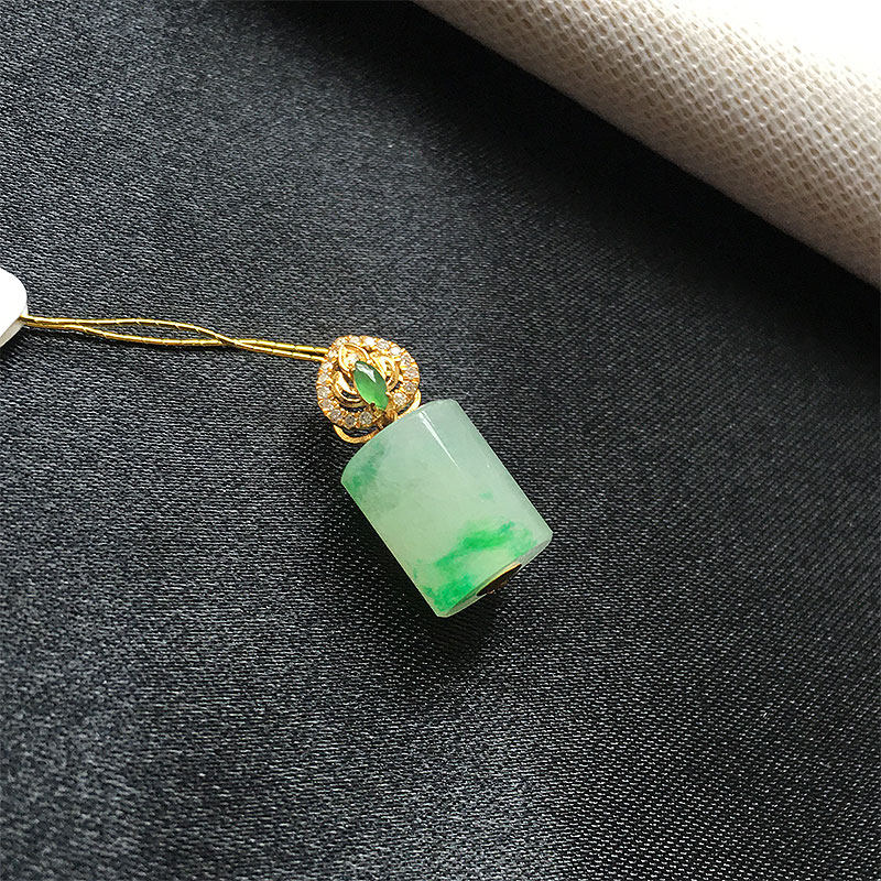 缅甸翡翠冰种飘翠绿色路路通吊坠女款老种a货冰绿18K金扣玉柱桶珠