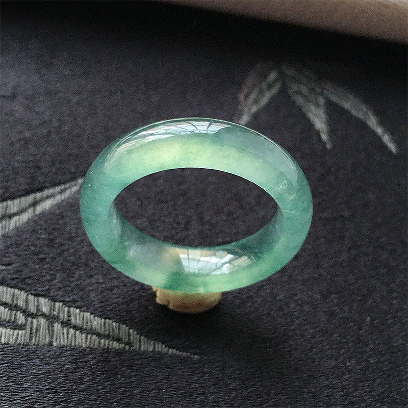 缅甸翡翠高冰种浅绿色玉指环戒圈15号圈老种a货冰绿花玉戒17.2mm