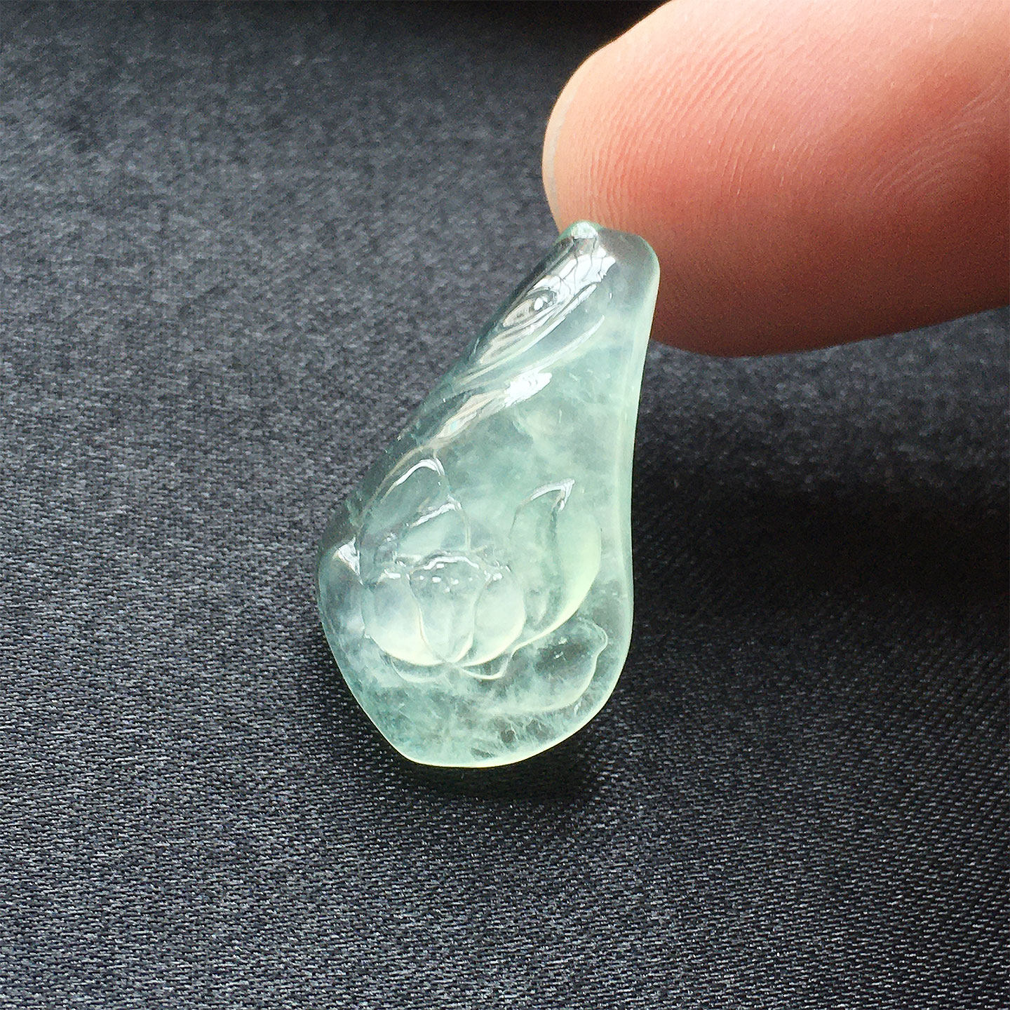 翡翠玻璃种精雕莲花吊坠裸石
