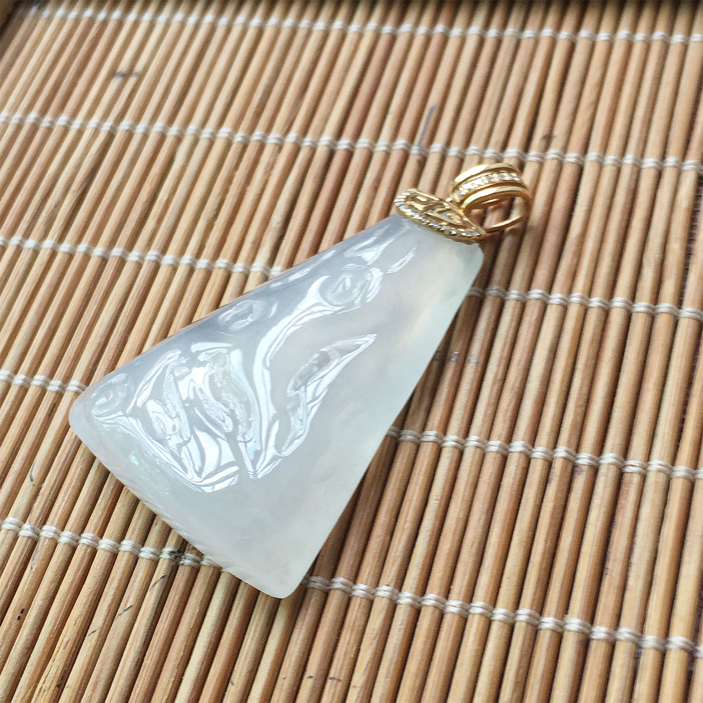 缅甸翡翠冰种纯净无事牌吊坠