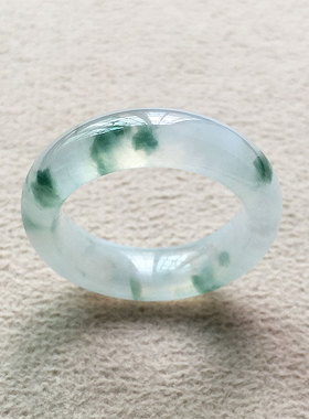 （12月22日 已结缘）冰种飘绿花玉指环戒圈20号圈老种a货戒指19mm