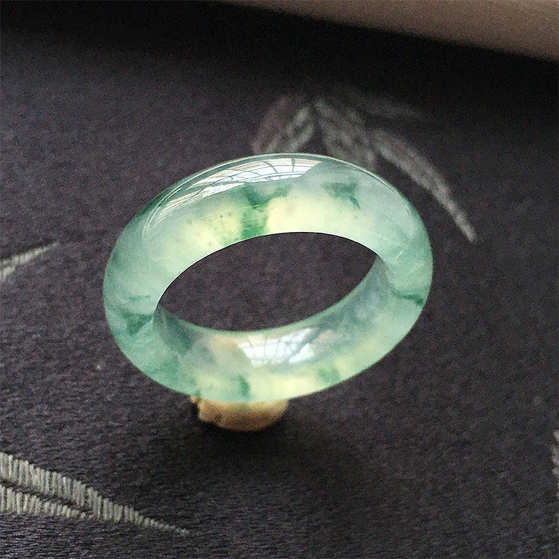 缅甸翡翠冰种飘蓝花玉指环戒圈17mm老种a货冰透水润玉飘花戒14号