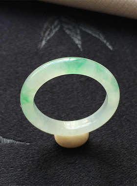 (5月25日 已结缘)冰种翠绿色玉指环戒圈17号圈老种a货冰绿戒18mm