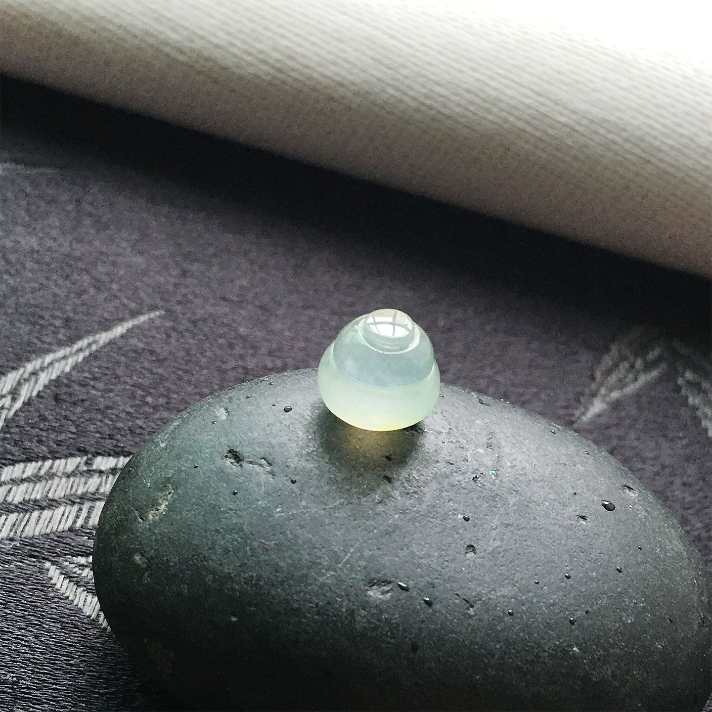 缅甸翡翠高冰种黄翡葫芦吊坠裸石
