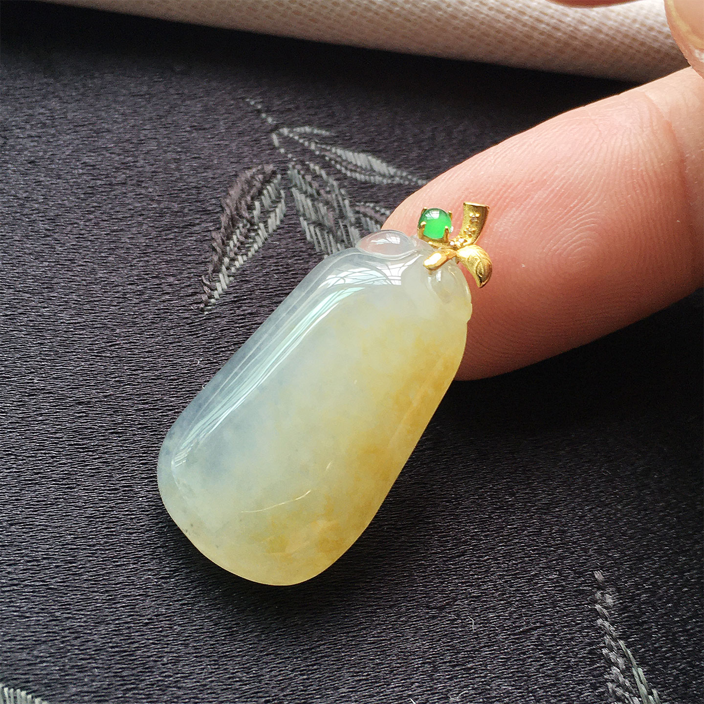 缅甸翡翠冰种黄翡玉福瓜吊坠
