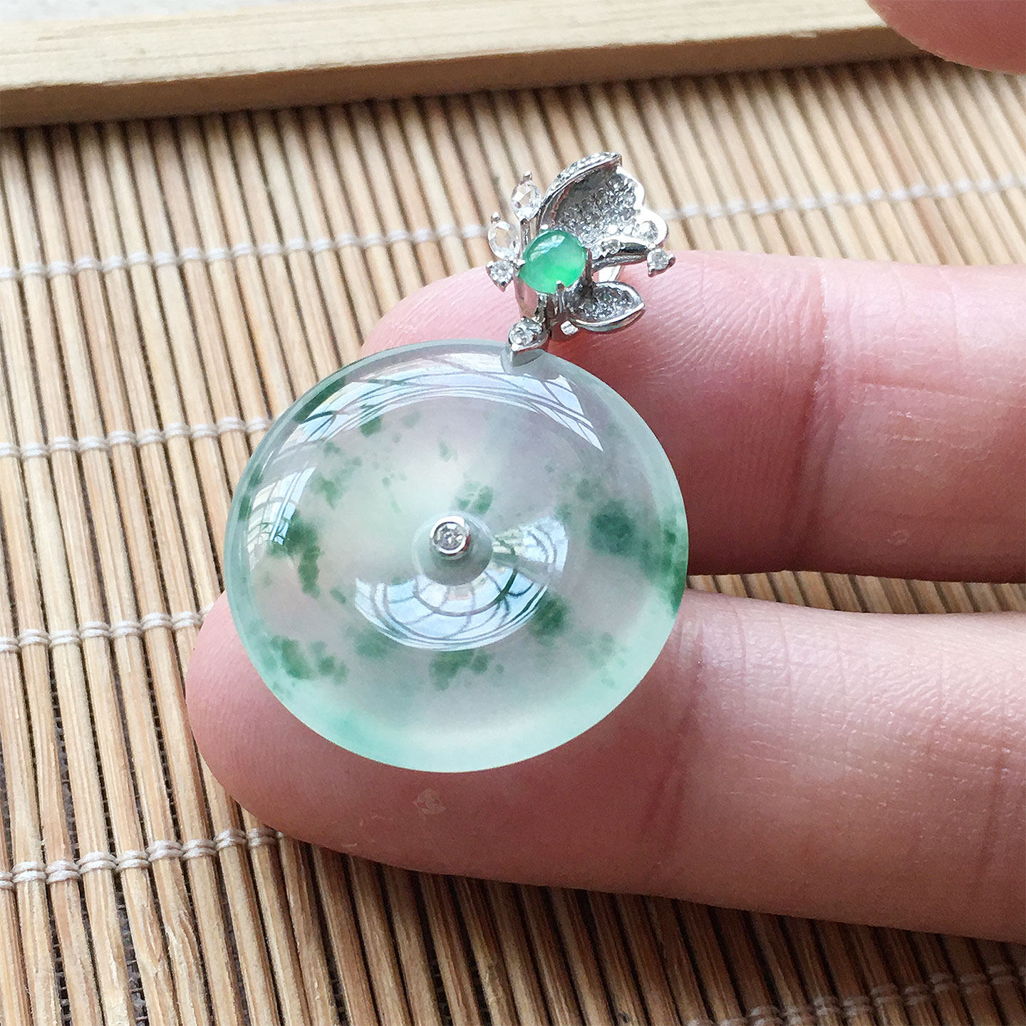 缅甸翡翠高冰种飘绿花平安扣吊坠18K金老种a货冰绿玉怀古玉扣女款