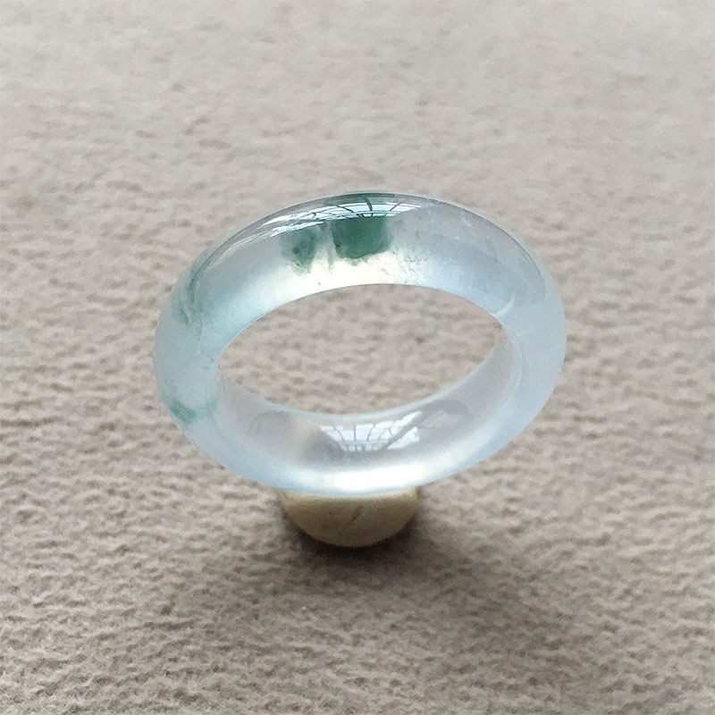 缅甸翡翠高冰种飘花玉指环戒圈16.5mm老种a货冰绿玉戒13号圈起光