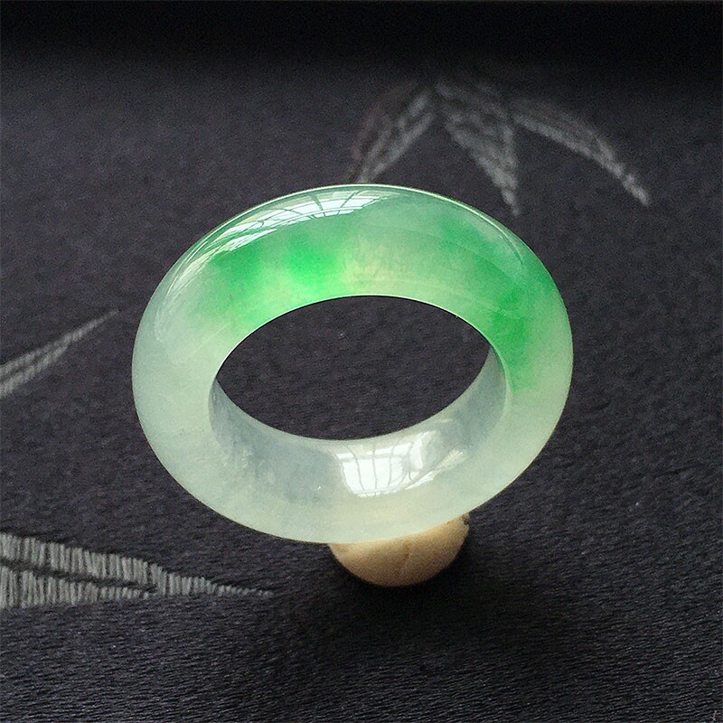 缅甸翡翠高冰种飘阳绿色玉指环戒圈12号女款老种a货冰翠绿戒16mm