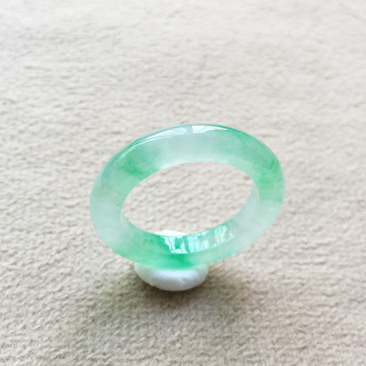 缅甸翡翠冰种阳绿色细条女款
