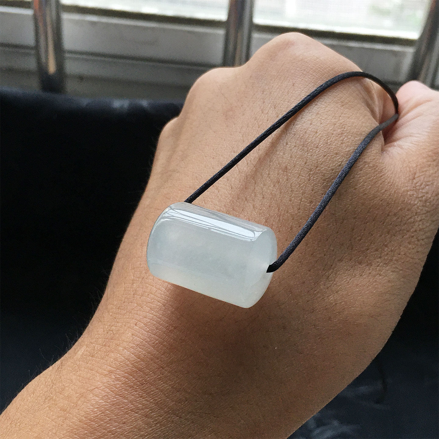 缅甸翡翠高冰种纯净路路通吊坠老种a货冰透水润玉桶珠大冰柱子