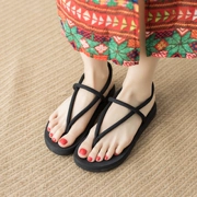 2019 phiên bản mới của Hàn Quốc của sandal xương quai xanh nữ sinh viên mùa hè hoang dã đơn giản phẳng kiểu giày đi biển - Sandal