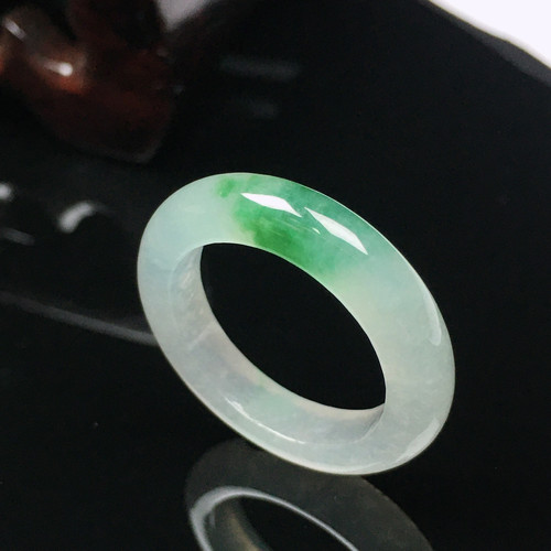 缅甸天然翡翠A货冰种飘绿素面戒指戒圈指环