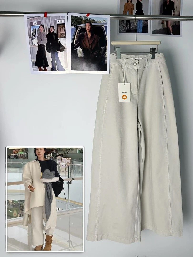 2025东大门冬季新款雾白色高腰好搭配超显瘦遮肉直筒多穿牛仔裤