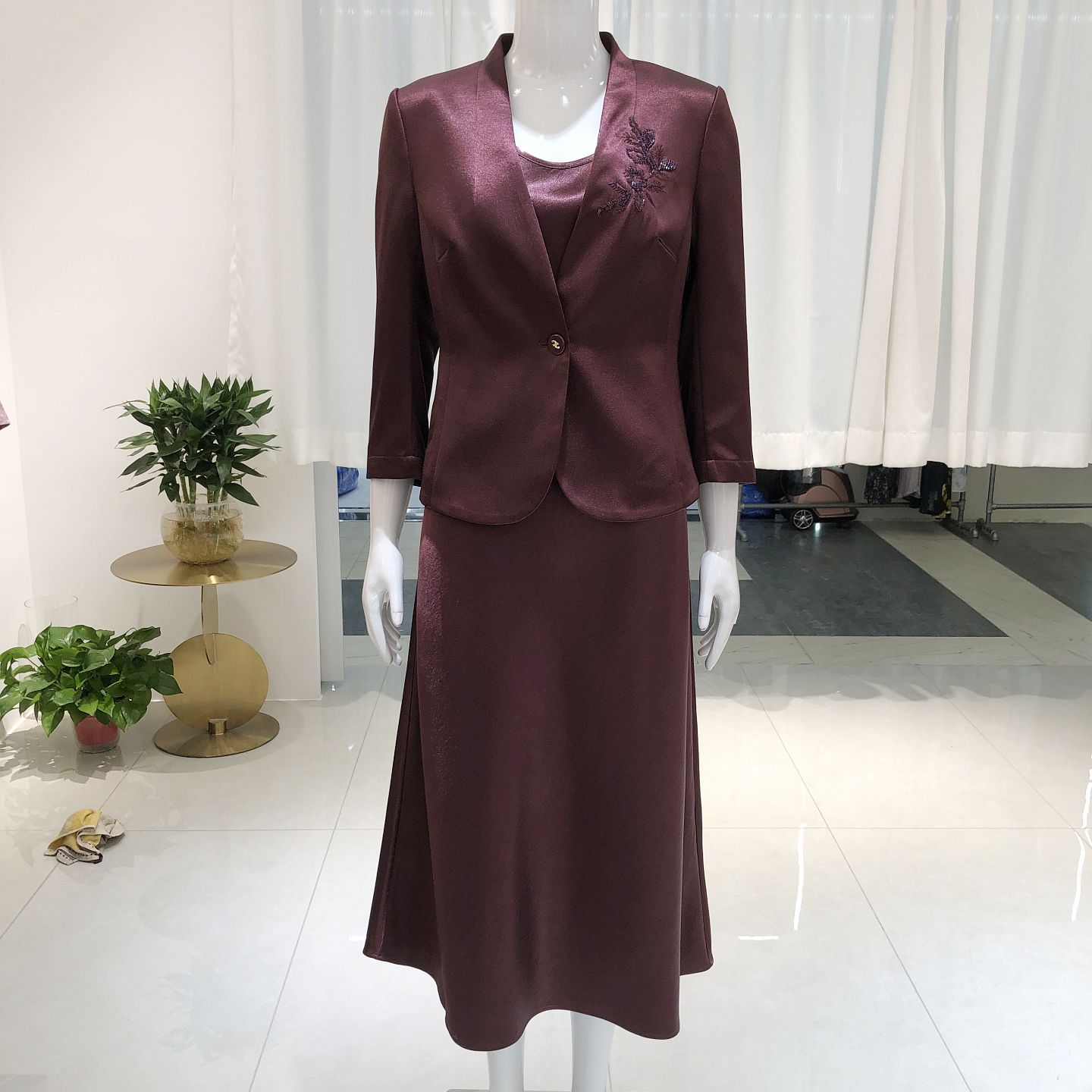 希曼琳01 高档喜婆婆订婚宴套裙2026秋季新款妈妈敬酒服连衣裙