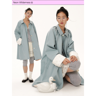 霓虹大荒野®秋季新品 雾蓝色碎花袖口贝壳扣风衣外套