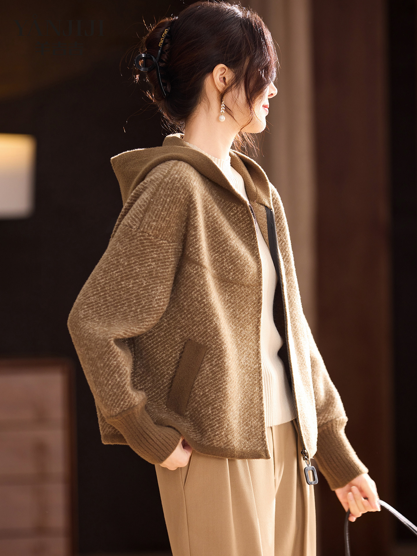 妈妈冬装外套洋气针织上衣宽松大码2025新款中老年时尚女装开衫