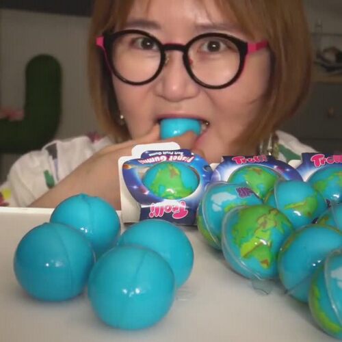 好吃软糯网红款蓝色爆浆地球软糖