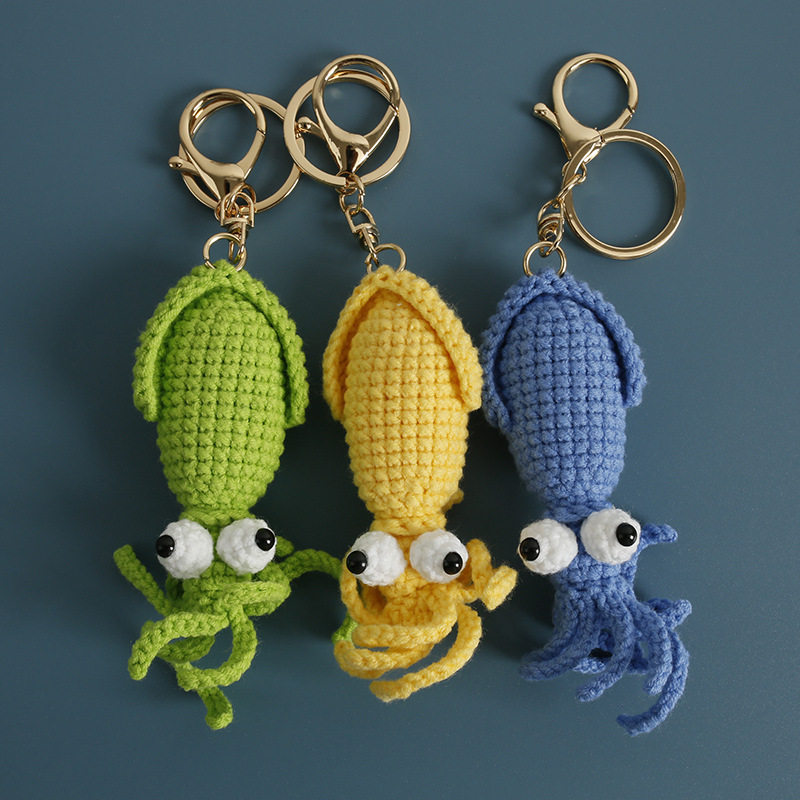超萌卡通手工编织鱿鱼挂件可爱毛线钩织海洋生物挂饰创意手作包挂