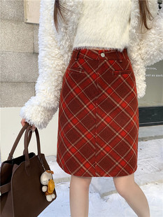 红格子毛呢半身裙女秋冬高腰中长裙大码显瘦梨形身材a字包臀短裙